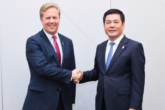 Bộ trưởng Công thương Việt Nam Nguyễn Hồng Diên và Bộ trưởng Thương mại New Zealand Todd McClay.