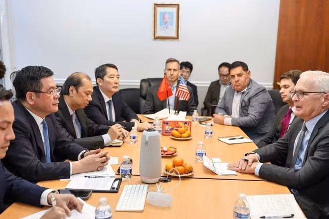 Tại buổi làm việc, Bộ trưởng Nguyễn Hồng Diên ghi nhận kết quả hợp tác và những kiến nghị của các doanh nghiệp bán dẫn Hoa Kỳ. (Ảnh: NGUYÊN MINH)