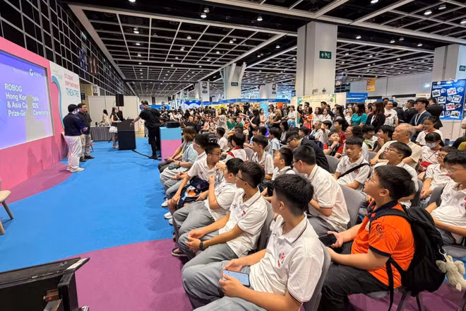 Học sinh Việt Nam ghi dấu ấn tại sân chơi Robotics khu vực