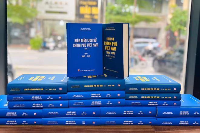 Hai công trình sử học đồ sộ: Lịch sử Chính phủ Việt Nam (1945-2016) và Biên niên lịch sử Chính phủ Việt Nam (1945-2016).
