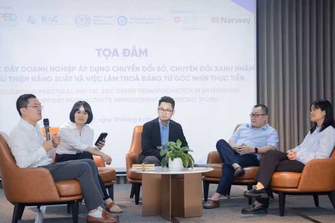 Quang cảnh phiên tọa đàm tại Hội thảo “Thúc đẩy doanh nghiệp áp dụng chuyển đổi số, chuyển đổi xanh nhằm cải thiện năng suất và việc làm thỏa đáng - Góc nhìn từ thực tiễn”.
