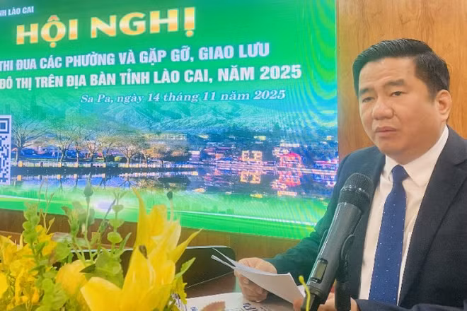 Đồng chí Tô Ngọc Liễn, Chủ tịch Ủy ban nhân dân phường Sa Pa phát biểu khai mạc hội nghị.