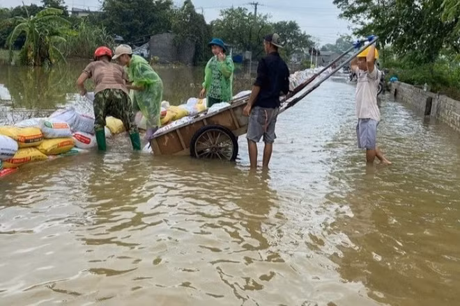 Mưa lũ gây ngập úng xã Xuân Mai. 