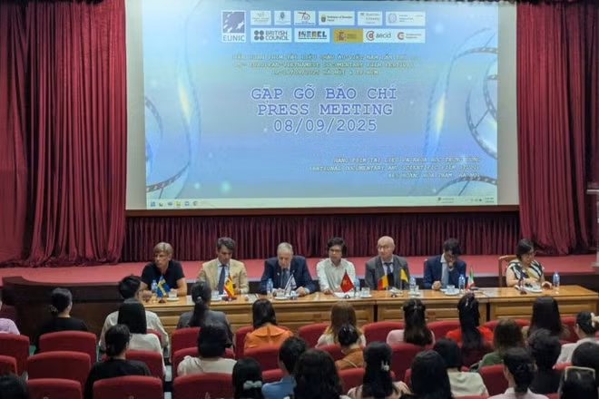 Quang cảnh buổi họp báo giới thiệu về Liên hoan Phim tài liệu châu Âu - Việt Nam lần thứ 15, diễn ra tại Hãng phim Tài liệu và Khoa học Trung ương (Hà Nội) ngày 8/9.