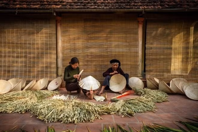 Nghệ nhân nghề nón làng Chuông kỳ vọng sẽ tìm được "tiếng nói chung" với các nhà sáng tạo qua chợ phiên. 