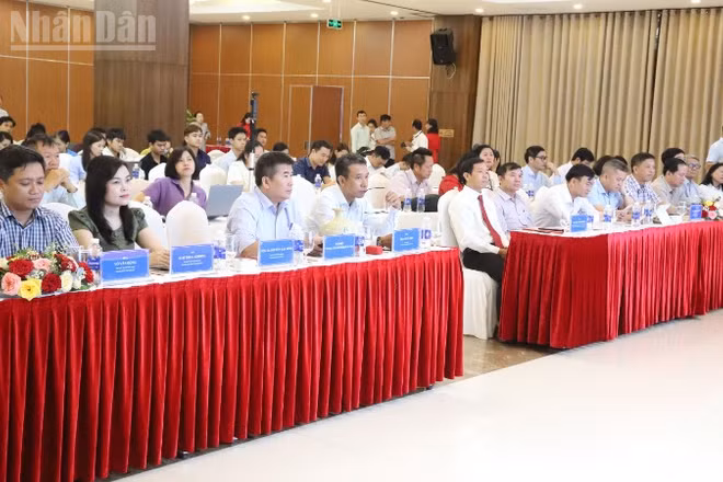 Các đại biểu dự lễ phát động cuộc thi.