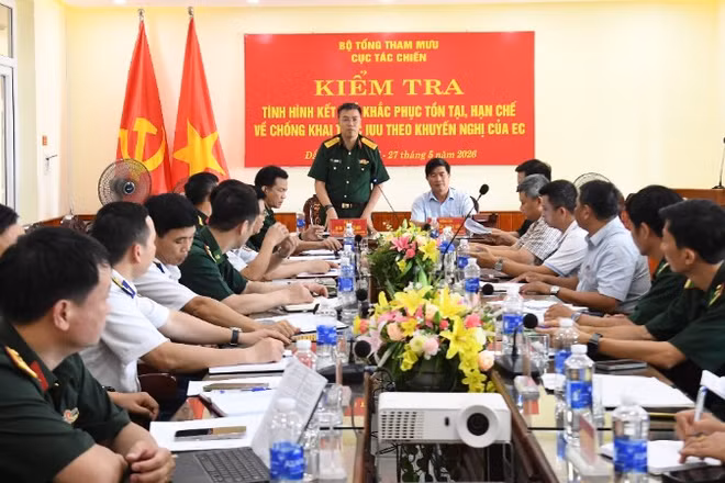 Đại tá Bùi Yên Tĩnh, Phó Cục trưởng Cục Tác chiến phát biểu tại buổi làm việc. 