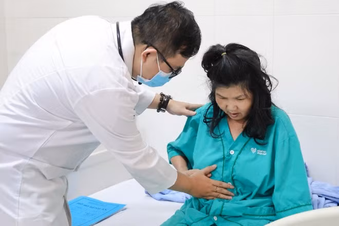 Một trường hợp sau khi ăn bánh mì bị ngộ độc thực phẩm khi đang điều trị tại Bệnh viện đa khoa Thiện Hạnh.
