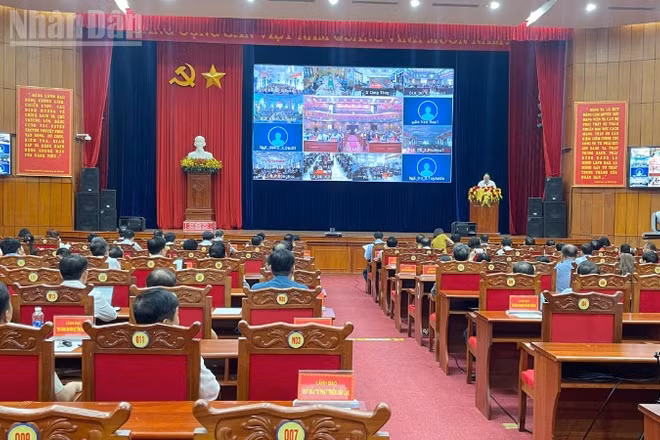 Hội nghị quán triệt trực tiếp tại hội trường Tỉnh ủy Đắk Lắk và được kết nối trực tuyến đến các điểm cầu tại các địa phương trong tỉnh.