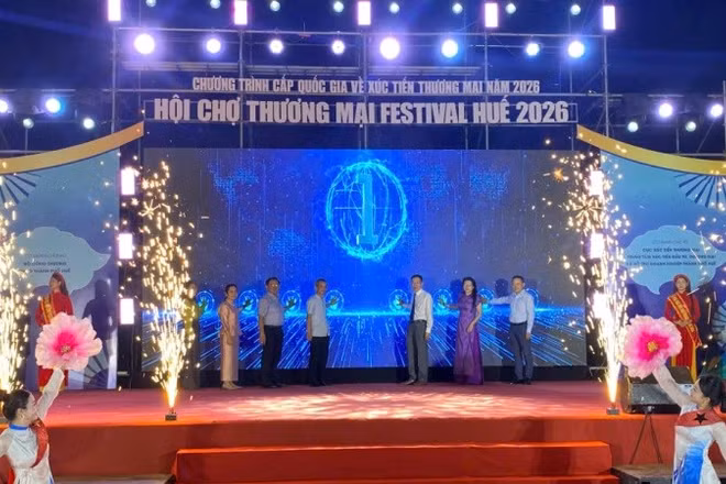 Hội chợ Thương mại Festival Huế 2026 chính thức khai mạc tại Quảng trường Văn hóa-Thể thao thành phố Huế.
