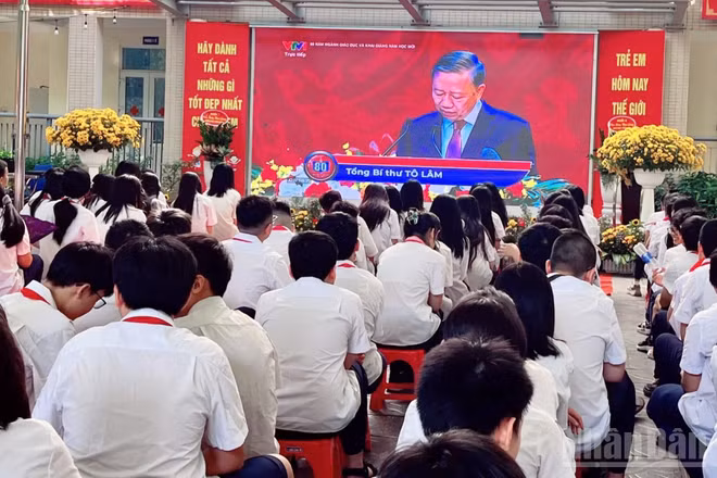 Trường trung học cơ sở Hoàng Hoa Thám, phường Ngọc Hà long trọng tổ chức lễ khai giảng năm học 2025-2026. 