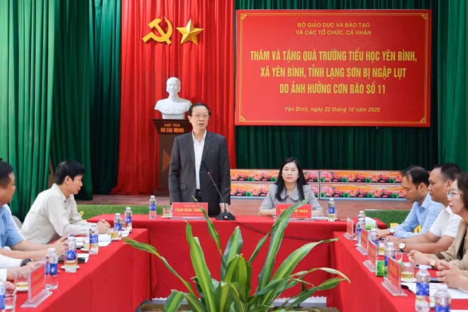 Thứ trưởng Thường trực Giáo dục và Đào tạo Phạm Ngọc Thưởng phát biểu tại buổi làm việc.