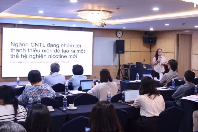 Các chuyên gia lĩnh vực y tế chia sẻ thông tin tại hội thảo