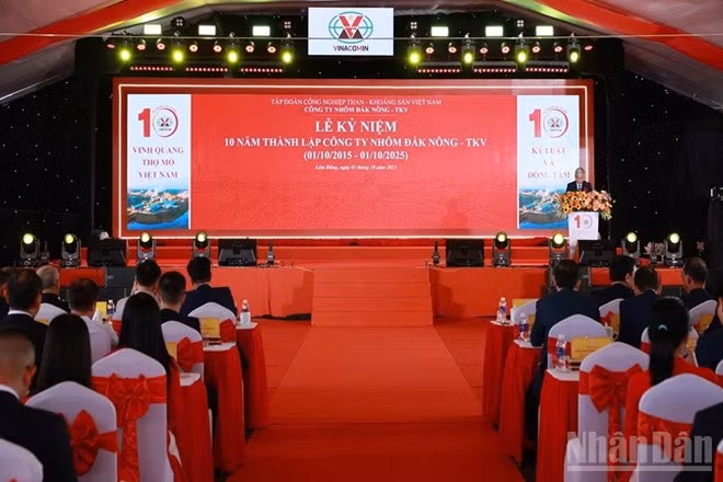 Quang cảnh Lễ kỷ niệm 10 năm thành lập (1/1/2015-1/10/2025) Công ty Nhôm Đắk Nông-TKV.