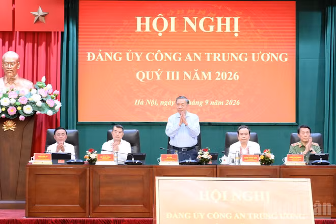 Tổng Bí thư, Chủ tịch nước Tô Lâm và các đồng chí Ủy viên Bộ Chính trị, Ủy viên Thường vụ Đảng ủy Công an Trung ương chủ trì Hội nghị. (Ảnh: ĐĂNG KHOA)