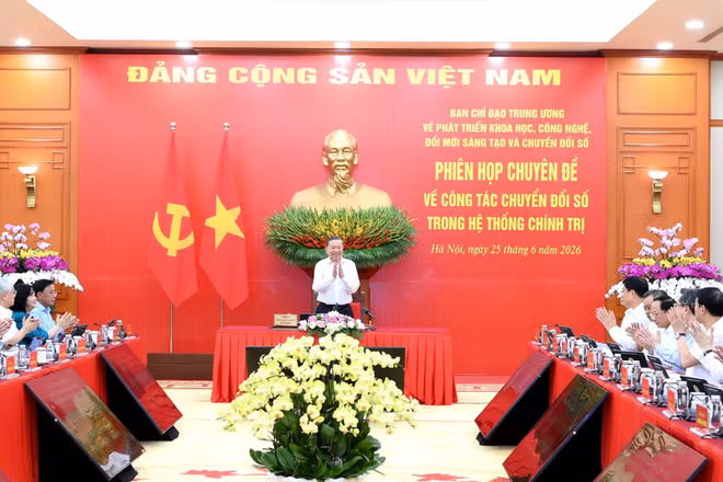 Tổng Bí thư, Chủ tịch nước Tô Lâm, Trưởng Ban Chỉ đạo Trung ương về phát triển khoa học công nghệ, đổi mới sáng tạo và chuyển đổi số chủ trì phiên họp chuyên đề về công tác chuyển đổi số trong hệ thống chính trị. (Ảnh: ĐĂNG KHOA) 