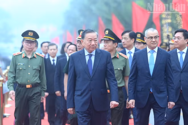 Tổng Bí thư, Chủ tịch nước Tô Lâm dự Lễ kỷ niệm 72 năm Ngày Bác Hồ về thăm Đền Hùng và khánh thành Tượng đài “Bác Hồ với ngày hội non sông”. (Ảnh: ĐĂNG KHOA)