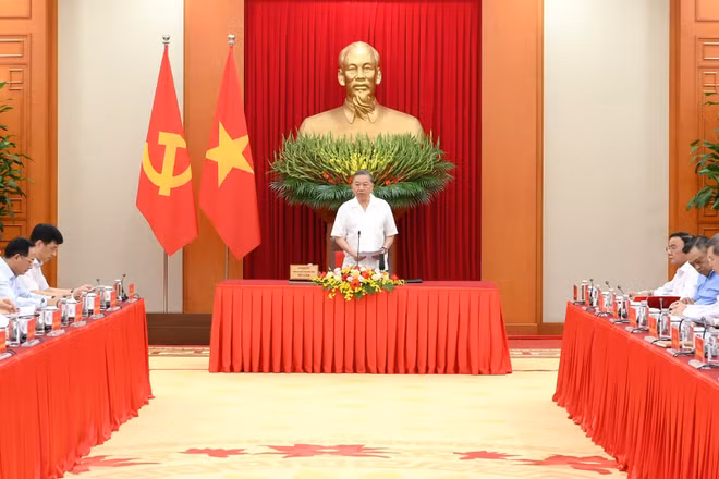 Tổng Bí thư, Chủ tịch nước Tô Lâm chủ trì cuộc làm việc với Ban Tổ chức Trung ương về trọng tâm công tác tổ chức xây dựng Đảng theo tinh thần Nghị quyết Đại hội XIV của Đảng. (Ảnh: ĐĂNG KHOA)