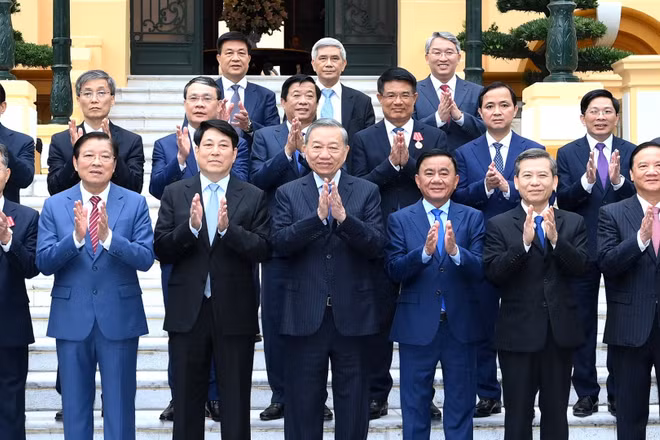 Tổng Bí thư, Chủ tịch nước Tô Lâm và các đồng chí lãnh đạo, nguyên lãnh đạo Đảng, Nhà nước và các đại biểu dự hội nghị. (Ảnh: ĐĂNG KHOA)