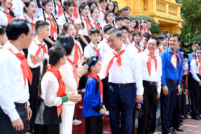 Tổng Bí thư, Chủ tịch nước Tô Lâm gặp mặt 85 đội viên Đội Thiếu niên Tiền phong Hồ Chí Minh tiêu biểu toàn quốc. (Ảnh: ĐĂNG KHOA)