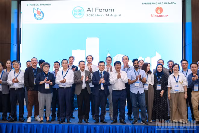 Các đồng chí lãnh đạo Hội Nhà báo Việt Nam và các đại biểu tham dự Diễn đàn Trí tuệ nhân tạo WAN-IFRA 2026.