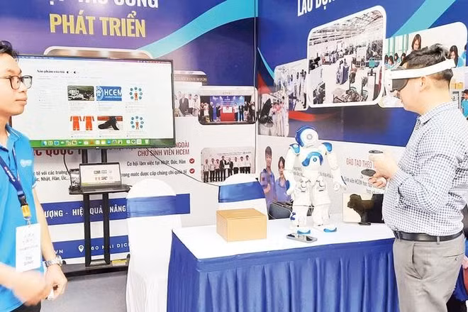 Trưng bày các giải pháp công nghệ thúc đẩy chuyển đổi số tại Thành phố Hồ Chí Minh.