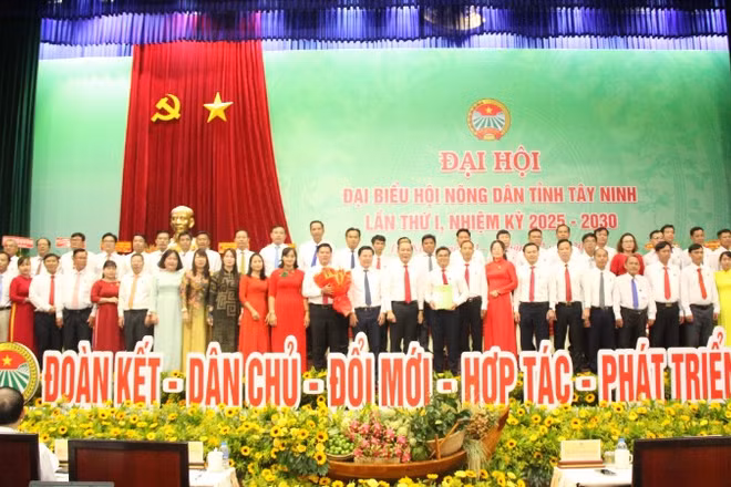 Ban Chấp hành Hội Nông dân tỉnh Tây Ninh lần thứ I, nhiệm kỳ 2025-2030 ra mắt Đại hội.
