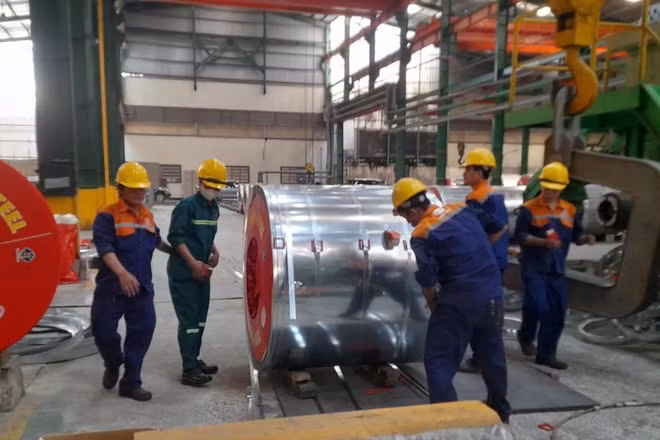 Lao động làm việc tại các doanh nghiệp tư nhân có mức thu nhập ổn định đã góp phần xóa nghèo bền vững.