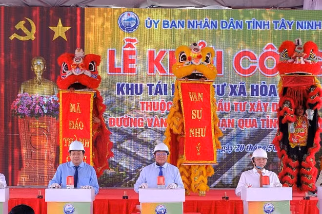 Lãnh đạo tỉnh Tây Ninh ấn nút khởi công Khu tái định cư xã Hòa Khánh thuộc Dự án thành phần 1-4 của Dự án đường Vành đai 4 Thành phố Hồ Chí Minh.