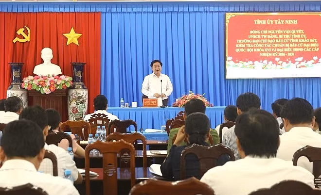 Ủy viên Trung ương Đảng, Bí thư Tỉnh ủy Tây Ninh Nguyễn Văn Quyết đã làm việc với 18 xã