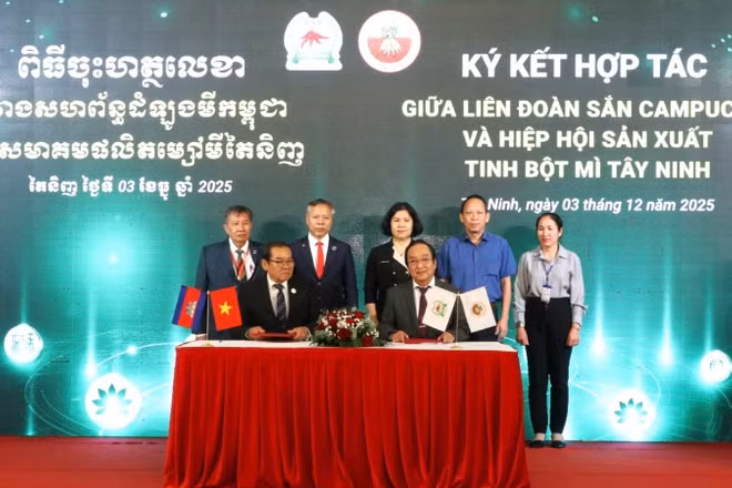 Hiệp hội các nhà máy tinh bột sắn Tây Ninh và Liên đoàn sắn Campuchia đã ký kết nhiều biên bản ghi nhớ về việc thúc đẩy phát triển bền vững ngành sắn.
