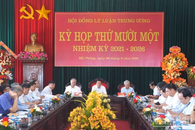 Quang cảnh Kỳ họp thứ 11 Hội đồng Lý luận Trung ương. 