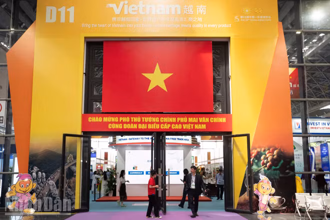 Khu gian hàng Việt Nam tại Hội chợ CAEXPO lần thứ 22.
