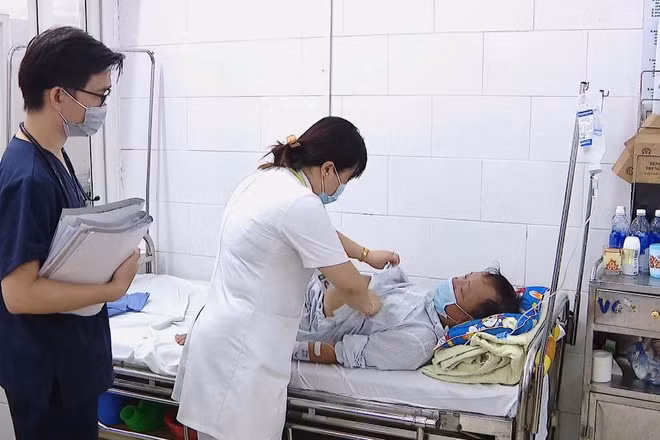 Số ca mắc sốt xuất huyết liên tục gia tăng, bước vào giai đoạn đỉnh dịch.