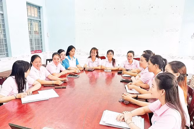 Hội Liên hiệp Phụ nữ xã Thới Thuận thực hiện mô hình dân vận khéo “Vận động nhân dân chấp hành tốt các quy định của pháp luật về công tác quản lý đối với hoạt động hụi”.