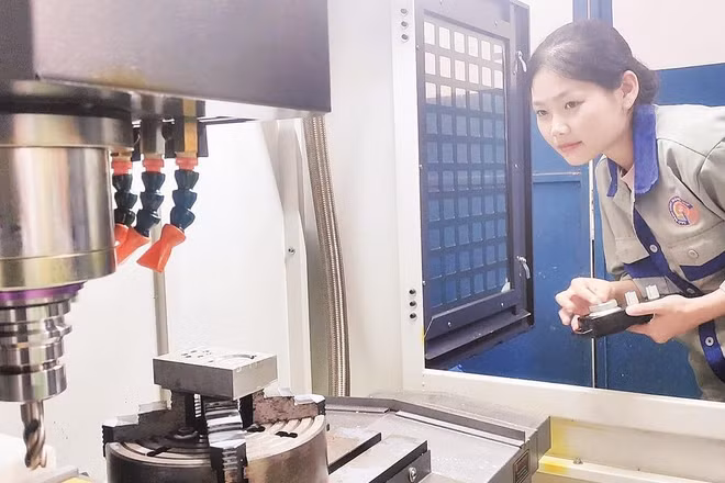 Không vào được trường THPT công lập, nhiều gia đình ở Huế giờ đây đã vận động con em học nghề, chọn hướng đi phù hợp.
