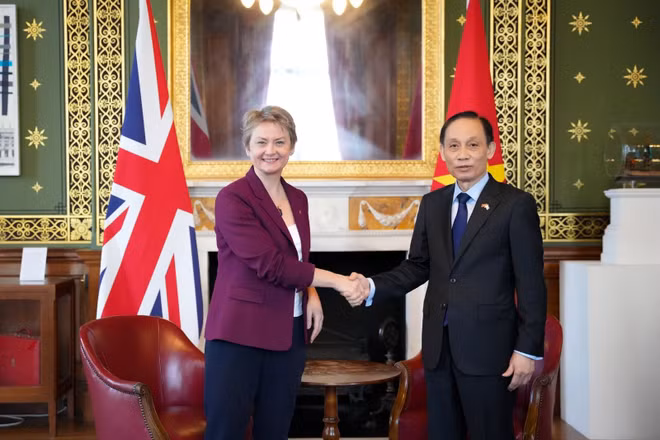 Bộ trưởng Ngoại giao Lê Hoài Trung đã có cuộc gặp với Bộ trưởng Ngoại giao Anh Yvette Cooper tại Trụ sở Bộ Ngoại giao Anh.