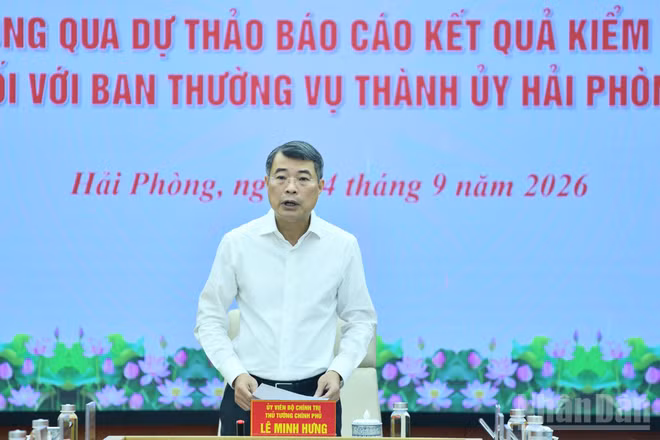 Đồng chí Lê Minh Hưng, Ủy viên Bộ Chính trị, Thủ tướng Chính phủ, Trưởng đoàn Kiểm tra, giám sát số 222 của Bộ Chính trị phát biểu ý kiến tại hội nghị. (Ảnh: THANH GIANG)