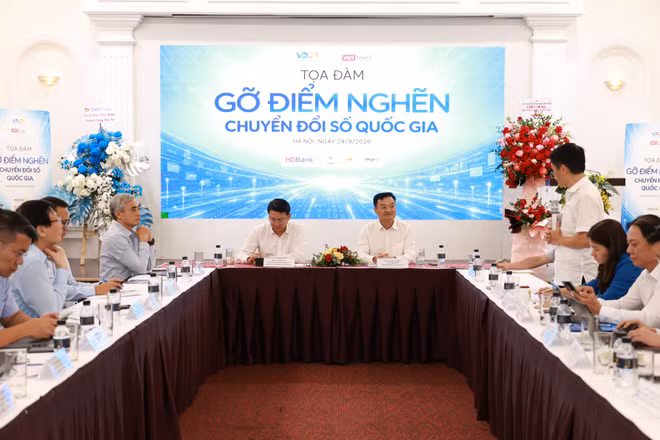 Tọa đàm “Gỡ điểm nghẽn chuyển đổi số quốc gia” do Hội Truyền thông số Việt Nam và Tạp chí điện tử VietTimes tổ chức. (Ảnh: Ban tổ chức)