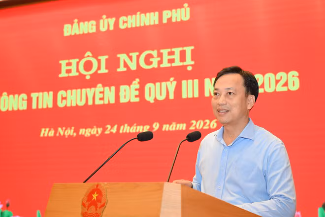 Đồng chí Lại Xuân Lâm, Phó Bí thư Đảng ủy Chính phủ phát biểu tại hội nghị. (Ảnh: Thế Đại)