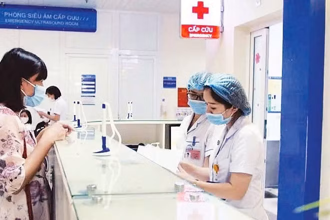 Khoa cấp cứu của bệnh viện luôn sáng đèn, những nhân viên y tế luôn bảo đảm công tác khám, chữa bệnh. (Ảnh: THÚY QUỲNH)