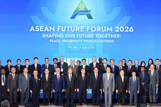 Thủ tướng Lê Minh Hưng cùng các đại biểu chụp ảnh chung tại Diễn đàn Tương lai ASEAN 2026. 