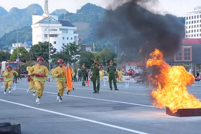 Hội thao nghiệp vụ chữa cháy và cứu nạn, cứu hộ tỉnh Sơn La năm 2026. (Ảnh: ĐỨC THỊNH)
