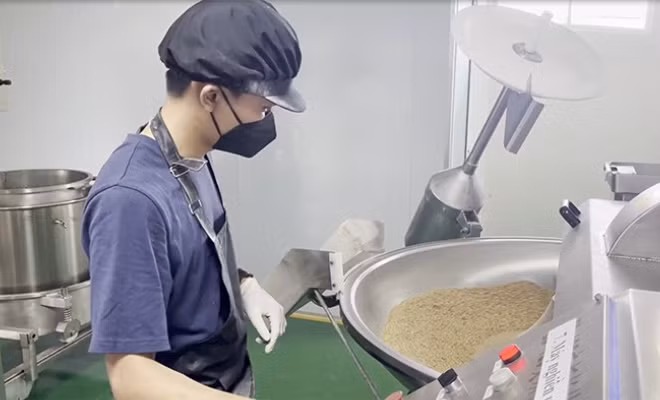 Hoạt động nghiên cứu, phát triển vật liệu sinh học. (Ảnh: BUYO Bioplastics)