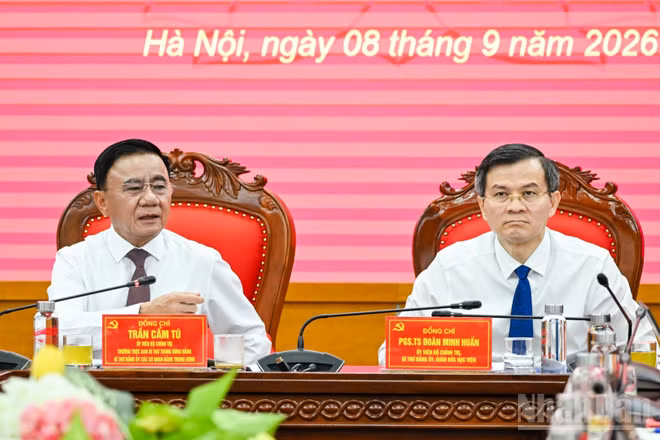 Thường trực Ban Bí thư Trần Cẩm Tú, Bí thư Đảng ủy các cơ quan Đảng Trung ương phát biểu tại cuộc làm việc. (Ảnh: DUY LINH)
