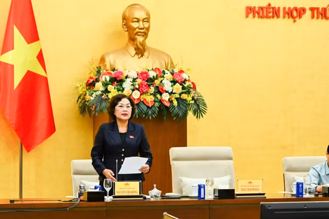Phó Chủ tịch Quốc hội Nguyễn Thị Hồng điều hành phiên họp. (Ảnh: DUY LINH)