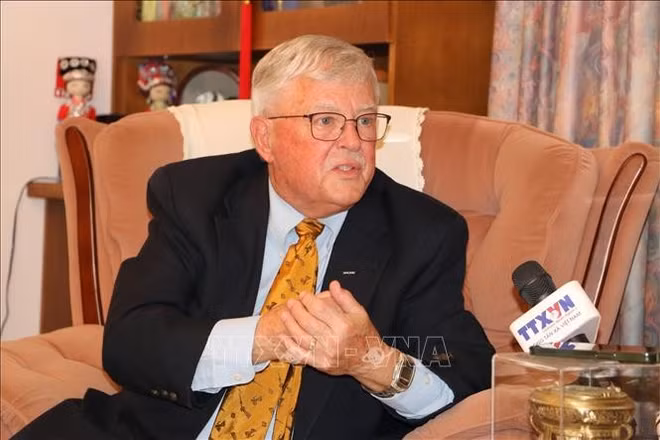 Giáo sư Carl Thayer, thuộc Học viện Quốc phòng Australia, Đại học New South Wales. Ảnh: TTXVN tại Australia