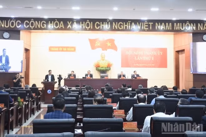 Toàn cảnh hội nghị Thành ủy Đà Nẵng lần thứ 2. (Ảnh: ANH ĐÀO)
