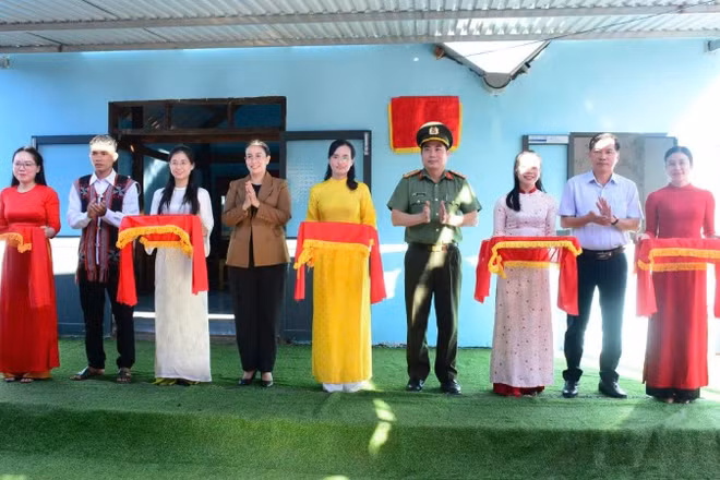 Công an thành phố Đà Nẵng tổ chức khánh thành, bàn giao căn nhà đầu tiên trong "Chiến dịch Quang Trung".
