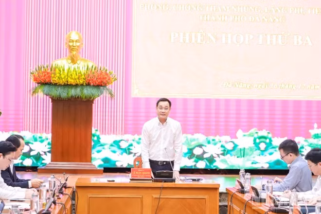 Đồng chí Lê Ngọc Quang phát biểu kết luận phiên họp. (Ảnh: ANH ĐÀO)